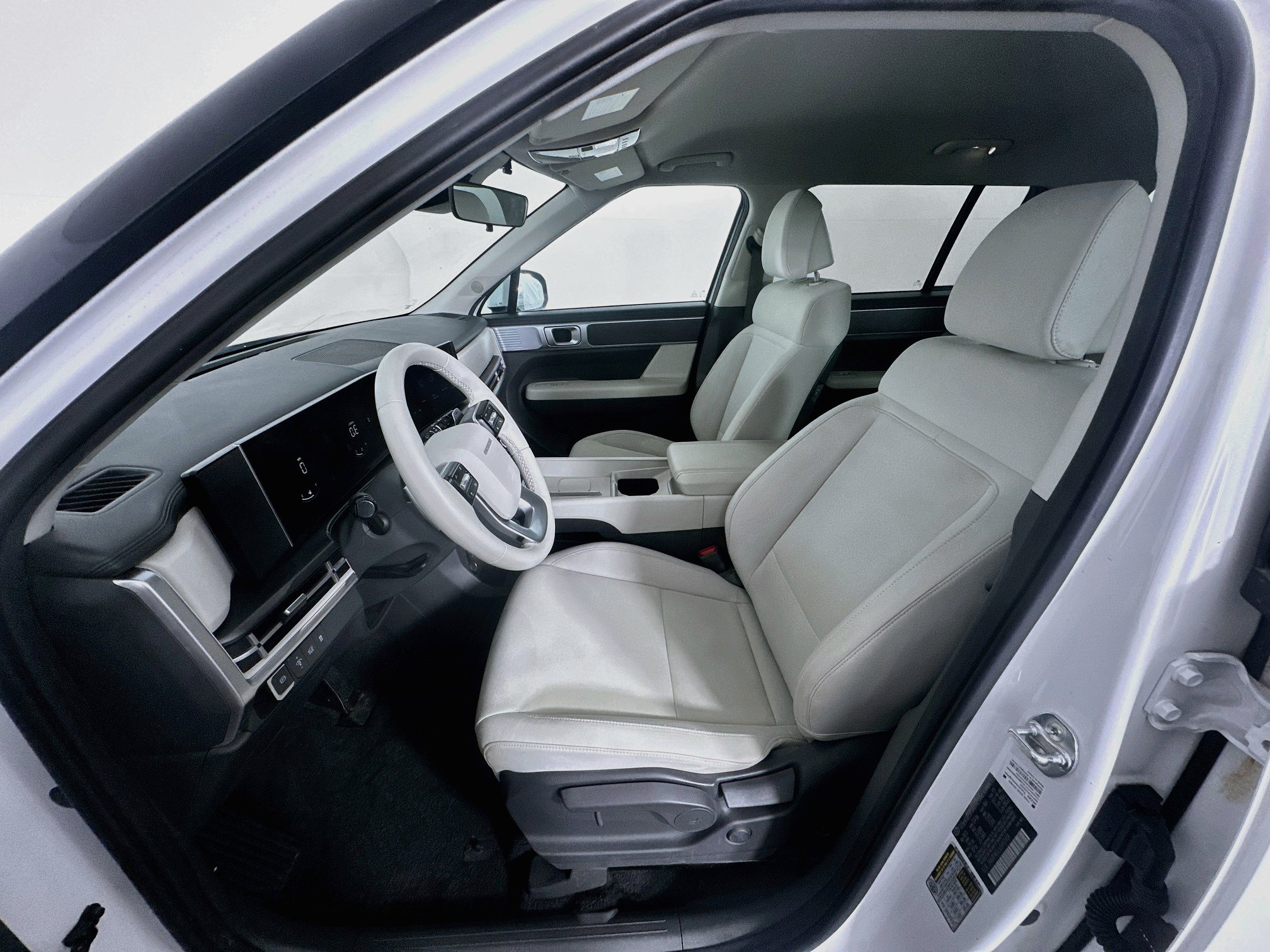 Used 2025 Hyundai Santa Fe SE FWD image 13