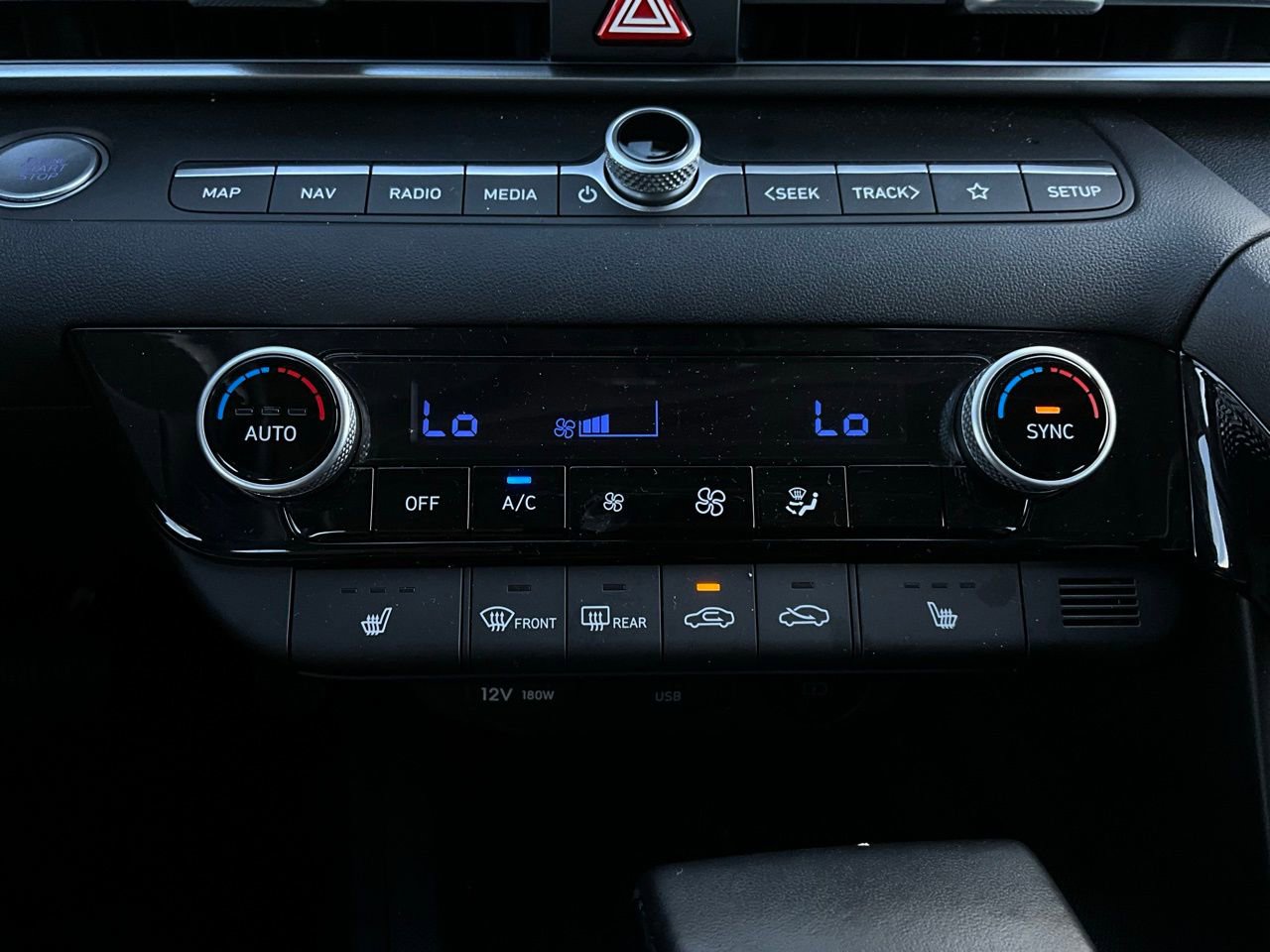 Used 2025 Hyundai Elantra SEL image 27