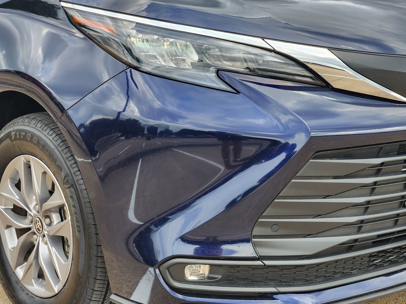 Used 2026 Toyota Sienna XLE FWD image 9