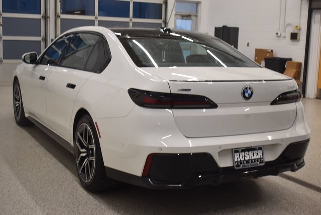 Used 2024 BMW 740i xDrive w/ Executive Package AWD/4WD image 10