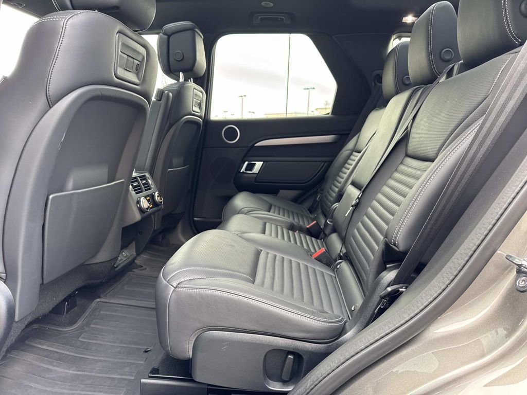 Certified 2025 Land Rover Discovery Dynamic SE image 13