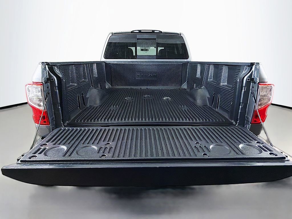 Used 2017 Nissan Titan SV image 10