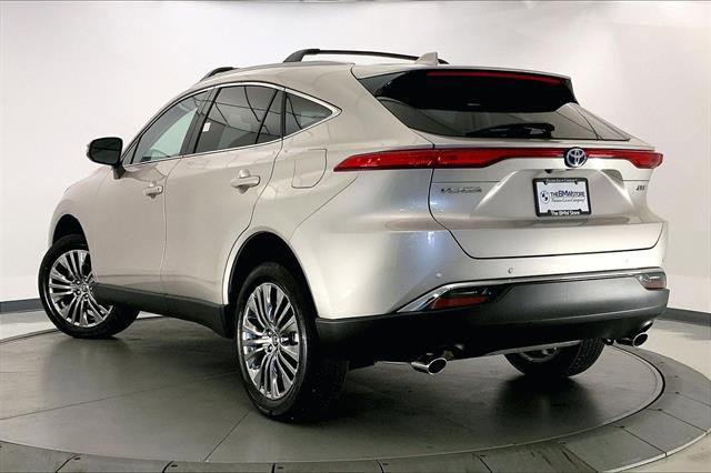 Used 2024 Toyota Venza XLE image 10