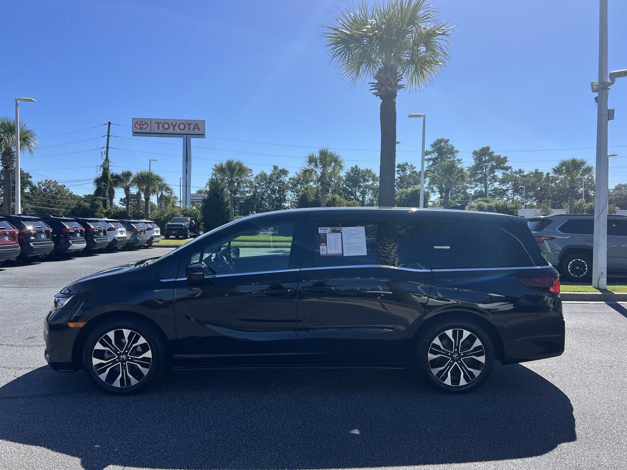 Used 2025 Honda Odyssey Elite image 7