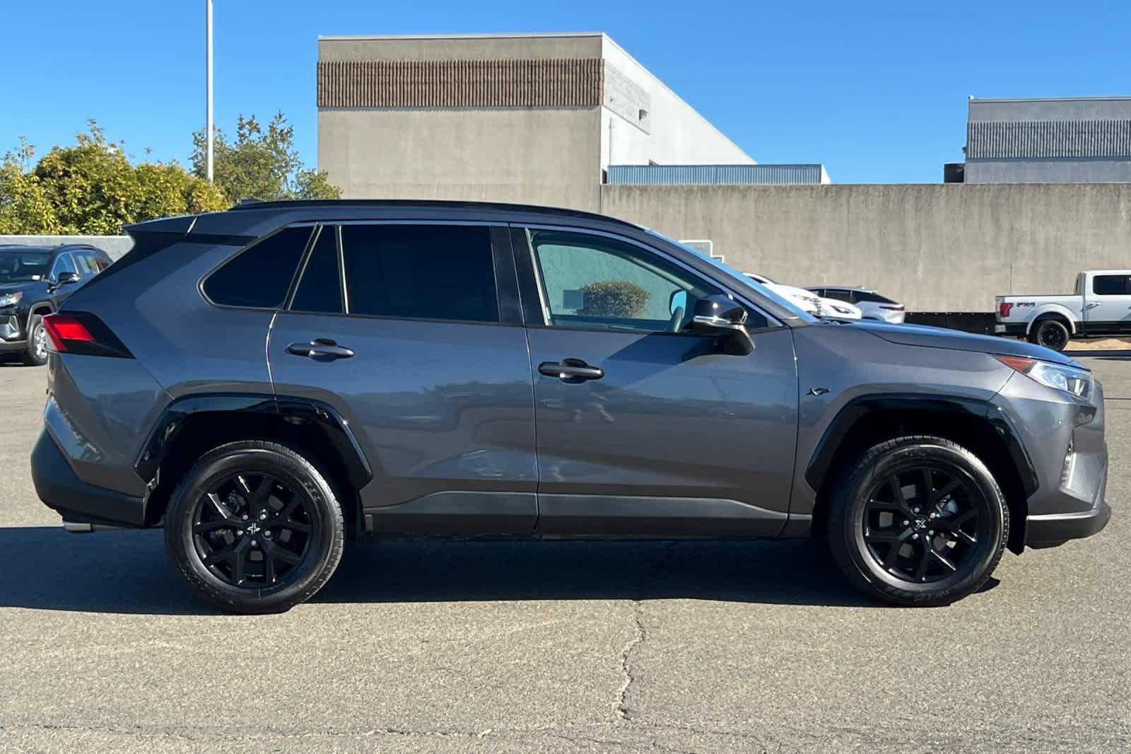 Used 2021 Toyota RAV4 XLE FWD image 6
