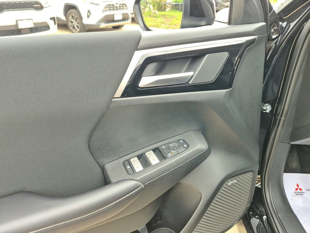 New 2026 Mitsubishi Outlander ES image 19