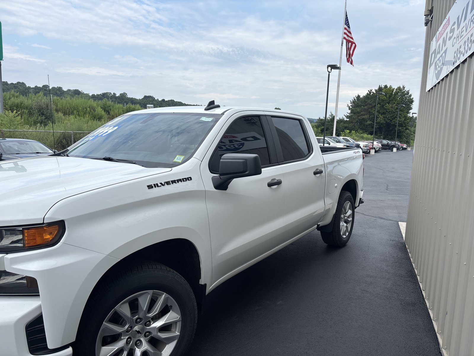 Used 2020 Chevrolet Silverado 1500 Custom w/ Custom Value Package AWD/4WD image 3
