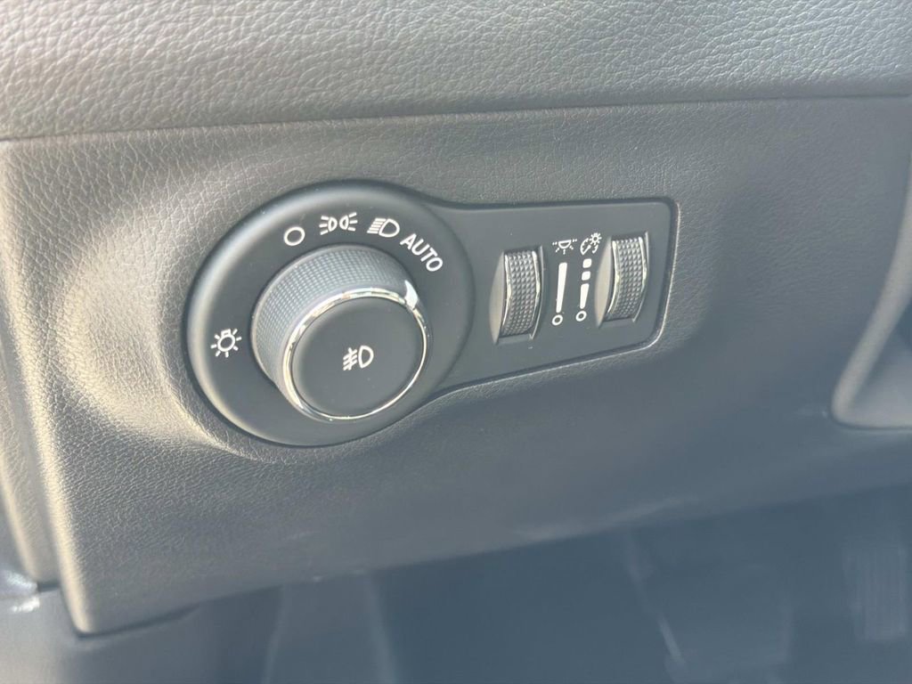 Used 2020 Jeep Compass Limited image 26