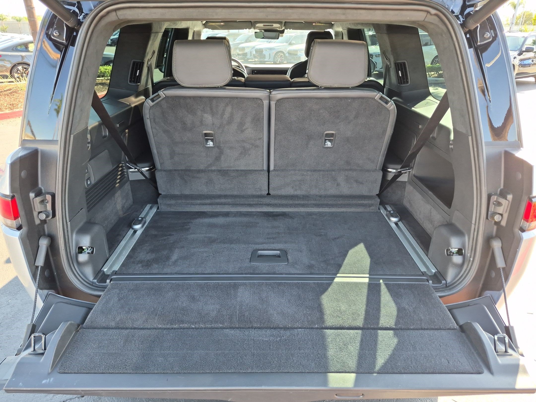 Used 2025 Rivian R1S Adventure Dual AWD/4WD image 32