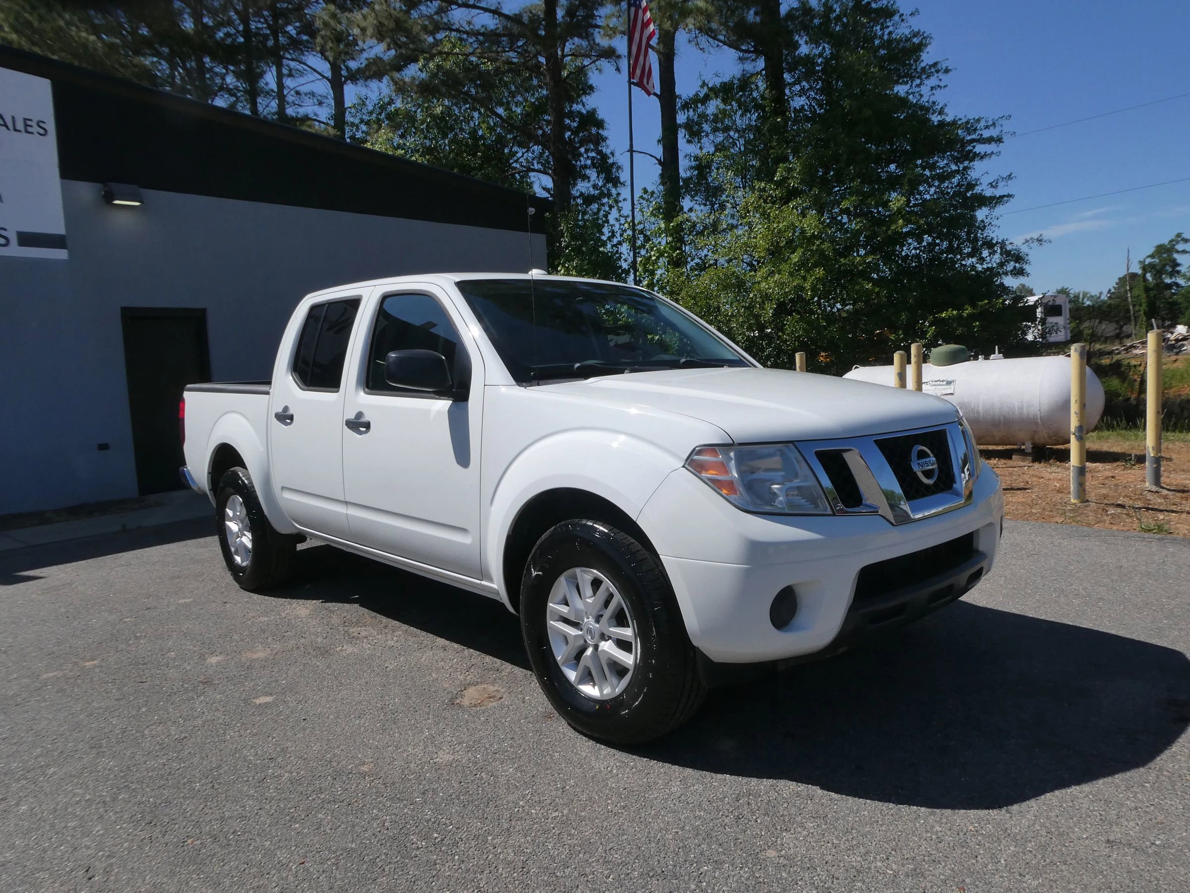 Used 2018 Nissan Frontier SV RWD image 3