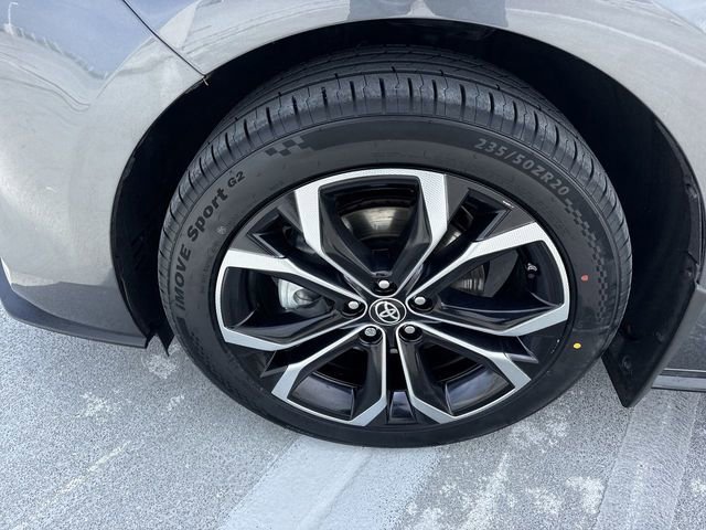 Used 2025 Toyota Sienna Platinum FWD image 10