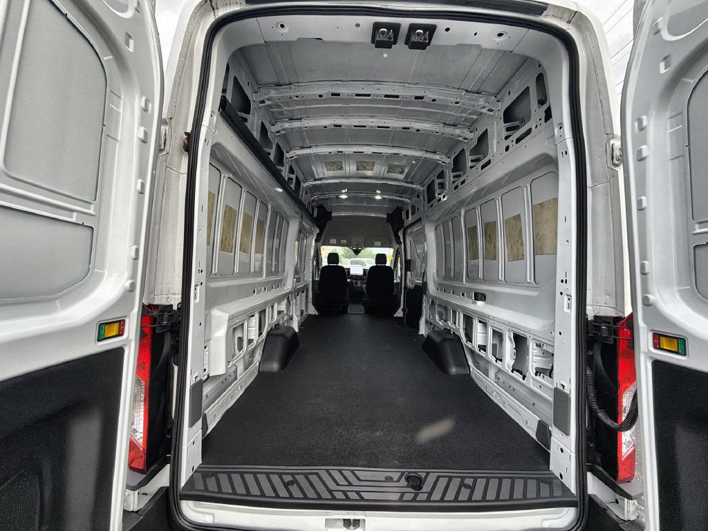 Used 2023 Ford E-Transit 148 High Roof Extended RWD image 21