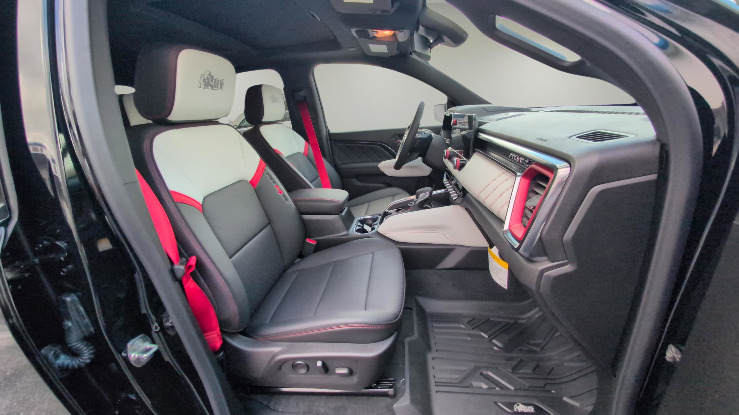 New 2026 GMC Canyon AT4X w/ AT4X AEV Edition image 12