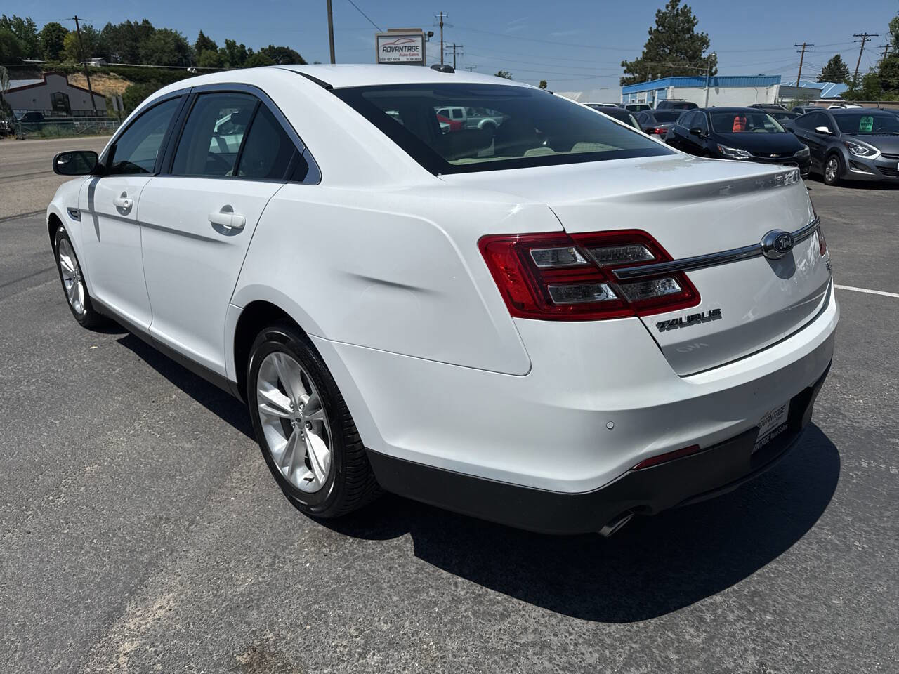 Used 2017 Ford Taurus SEL image 5