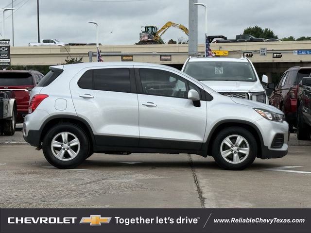 Used 2020 Chevrolet Trax LS w/ Tint and Cruise Package FWD image 5