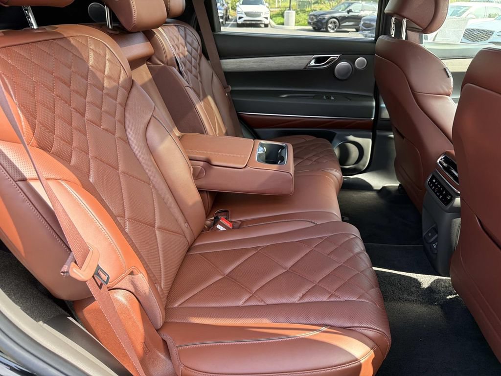 Certified 2025 Genesis GV80 3.5T Prestige AWD/4WD image 19