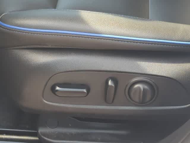 Used 2024 Buick Envista Sport Touring w/ Convenience I Package FWD image 17