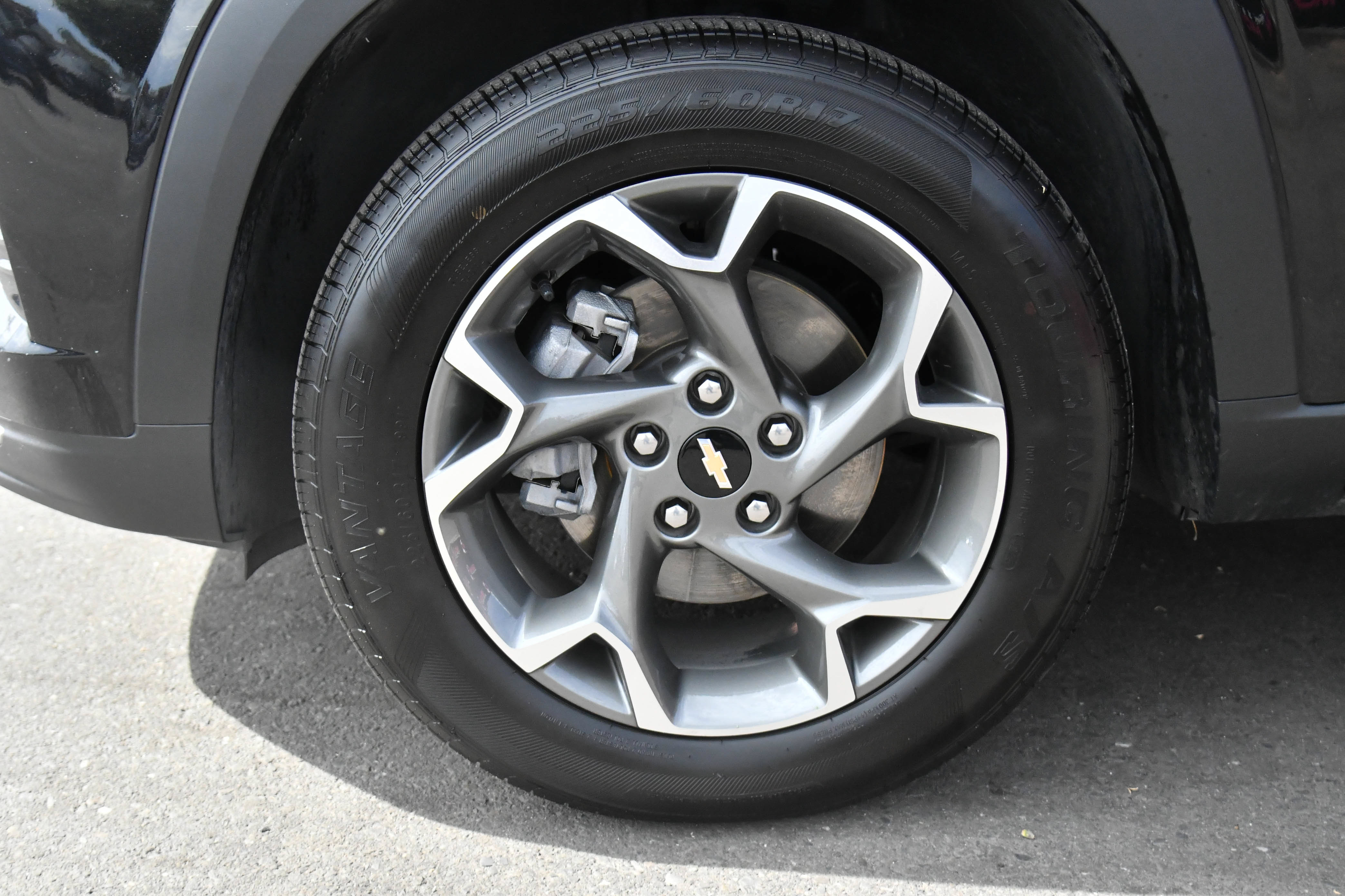 Used 2025 Chevrolet Trax LT FWD image 12