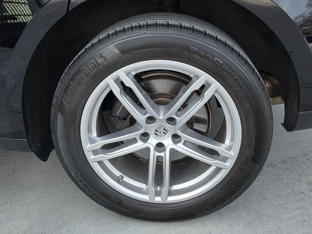 Certified 2023 Porsche Macan Turbo image 30