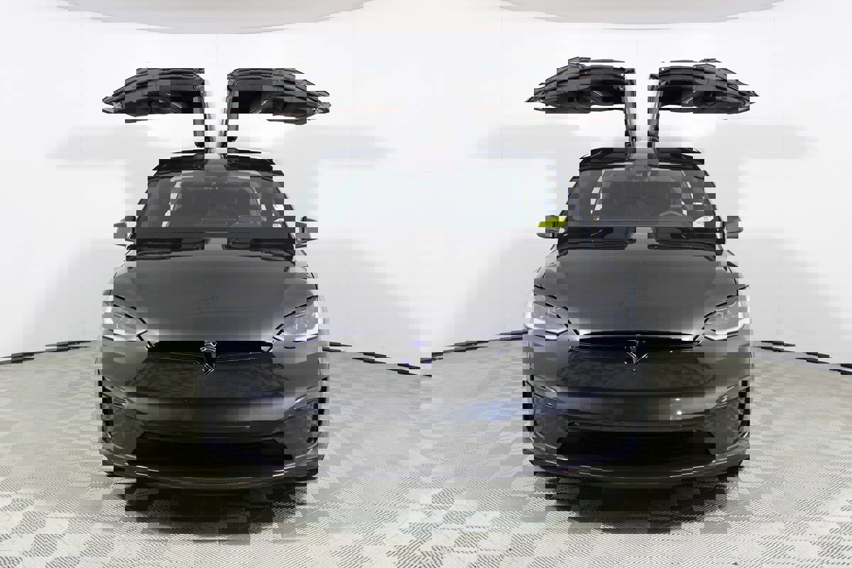 Used 2024 Tesla Model X image 2