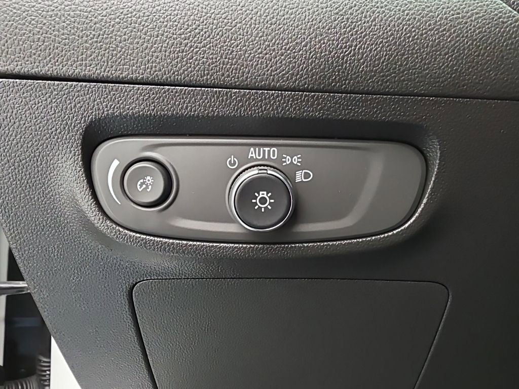 Used 2025 Buick Encore GX Avenir w/ Avenir Technology Package AWD/4WD image 25