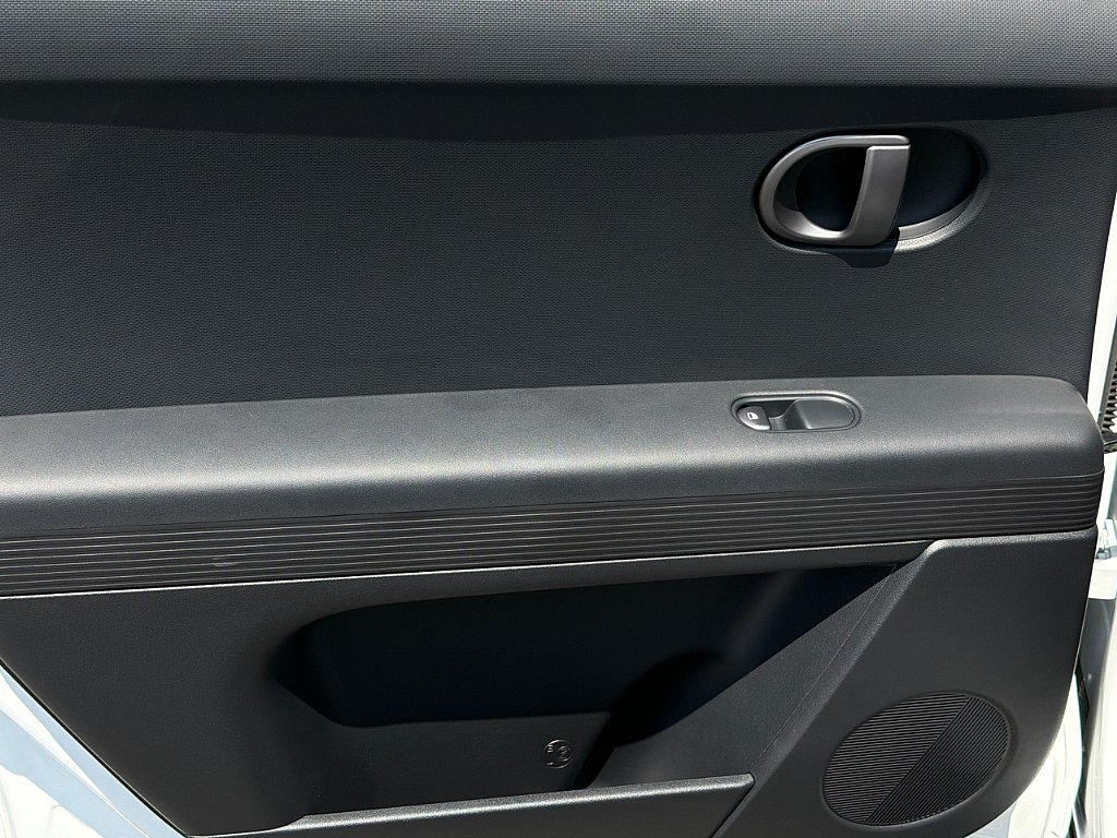 Certified 2025 Hyundai Ioniq 5 SE RWD image 10