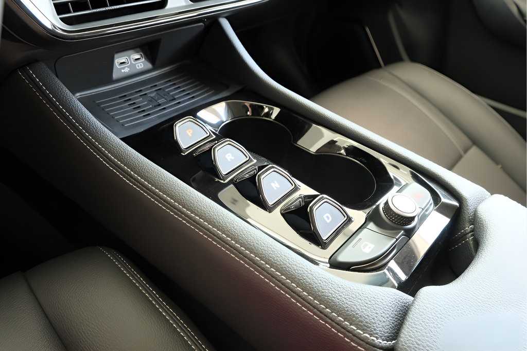 New 2025 VinFast VF 8 Eco AWD/4WD image 13