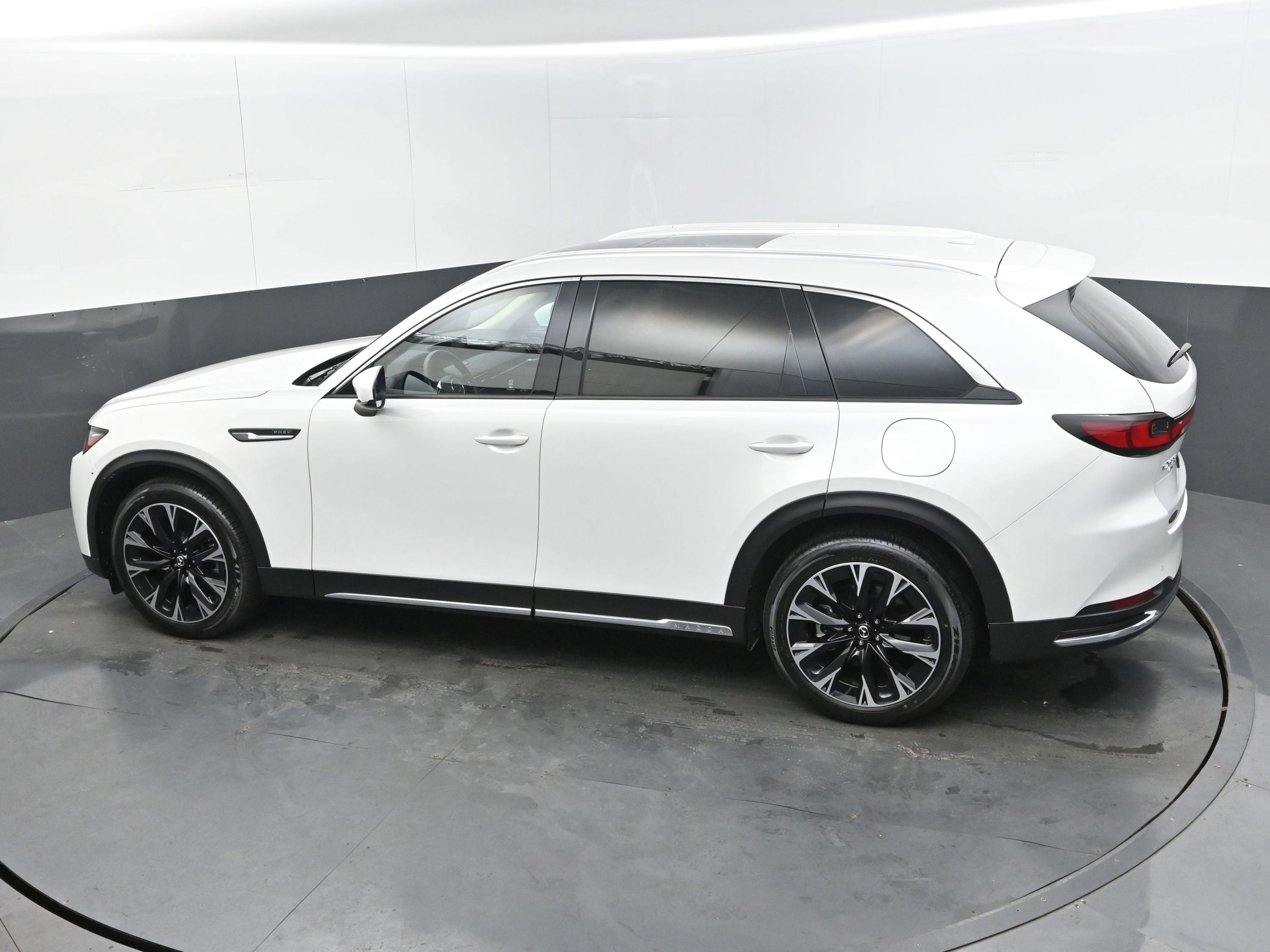 Used 2024 MAZDA CX-90 Plug-In Hybrid w/ Premium Pkg image 32