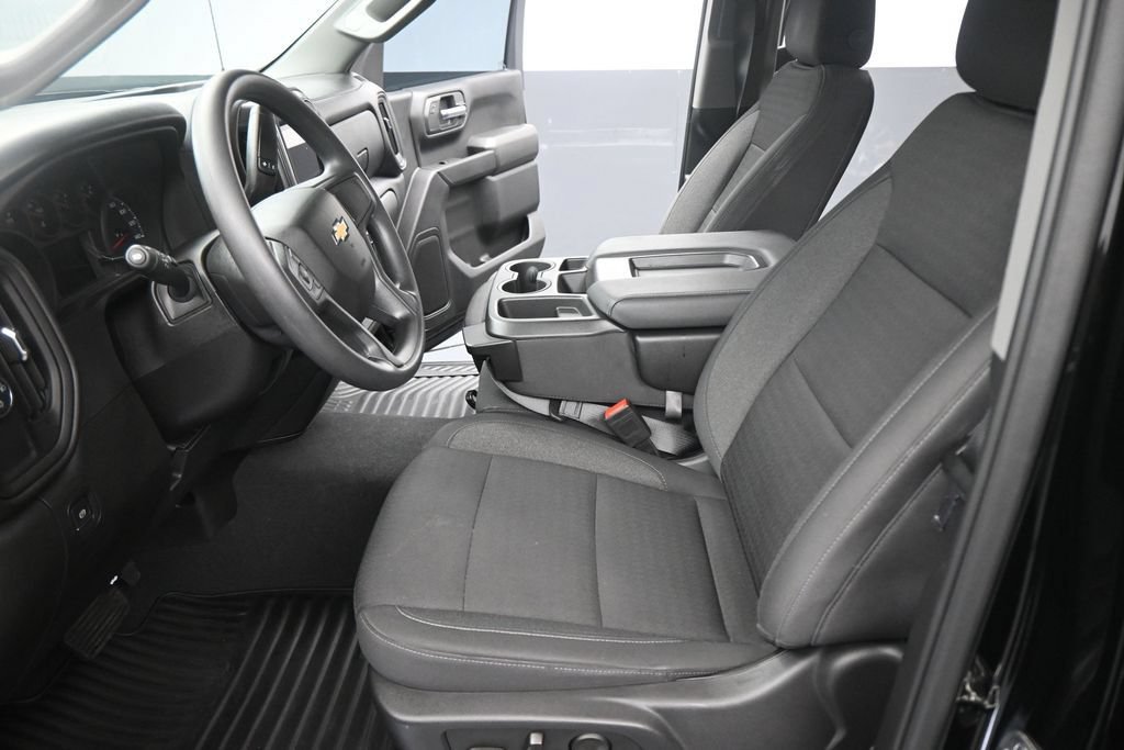 Used 2025 Chevrolet Silverado 1500 Custom RWD image 9