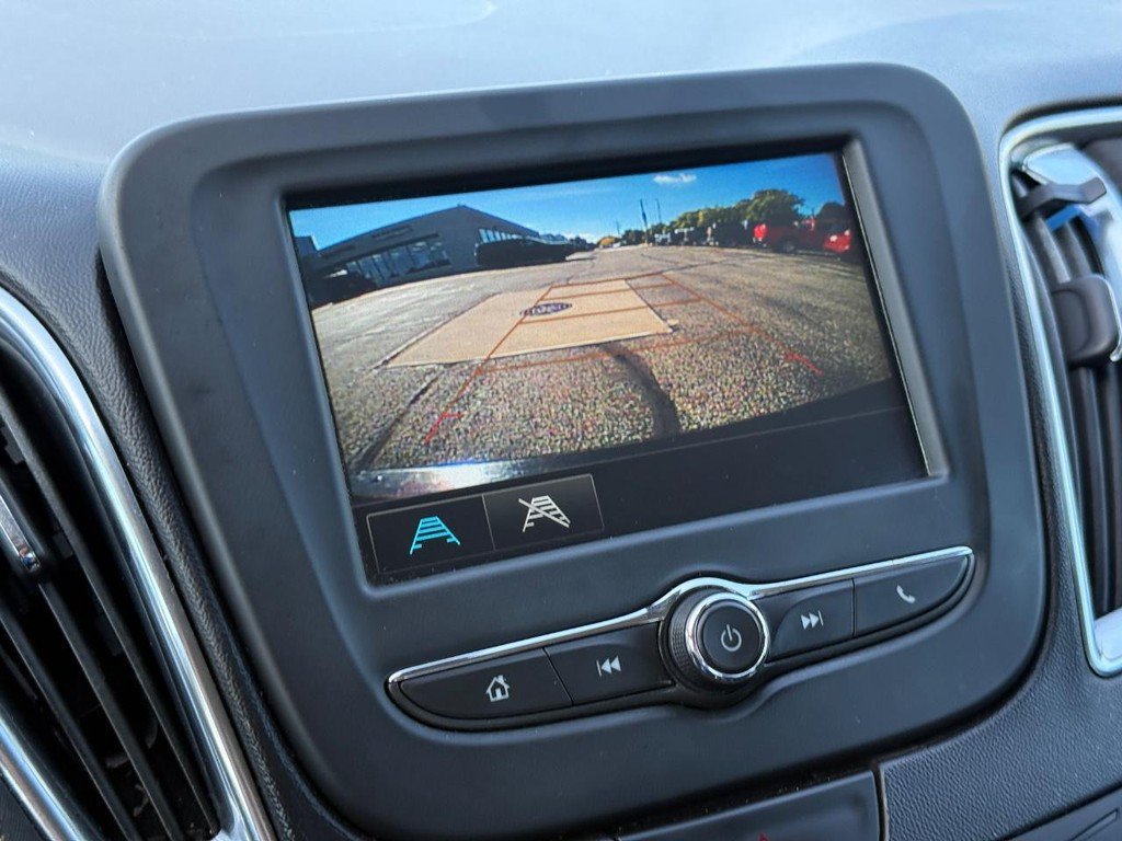 Used 2018 Chevrolet Malibu LT FWD image 17