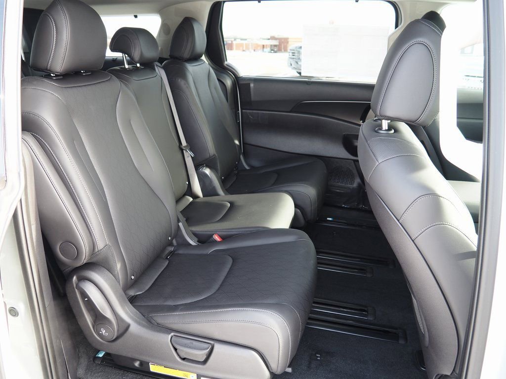 New 2026 Kia Carnival SX image 9