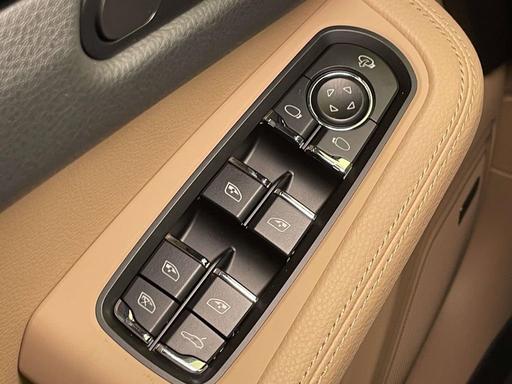 New 2026 Porsche Macan image 39