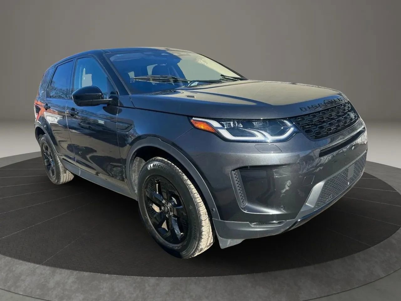Used 2021 Land Rover Discovery Sport SE image 3