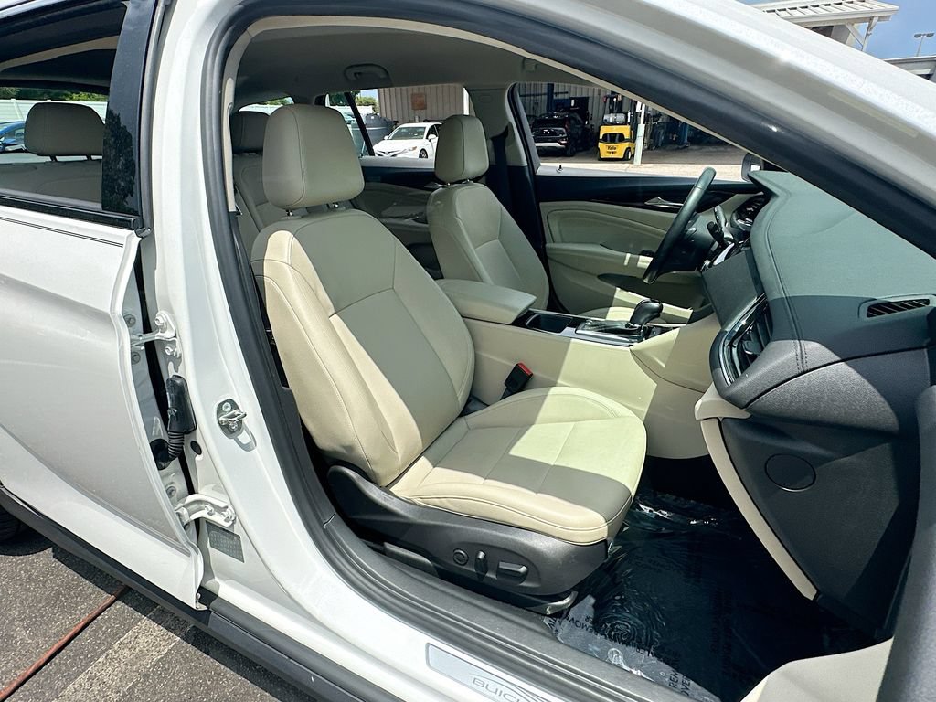 Used 2019 Buick Regal Essence w/ Driver Confidence Package I AWD/4WD image 28