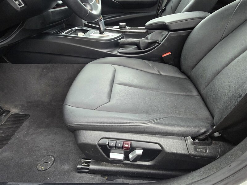 Used 2018 BMW 320i xDrive Sedan AWD/4WD image 11
