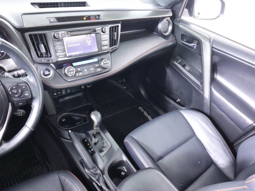 Used 2017 Toyota RAV4 SE AWD/4WD image 31