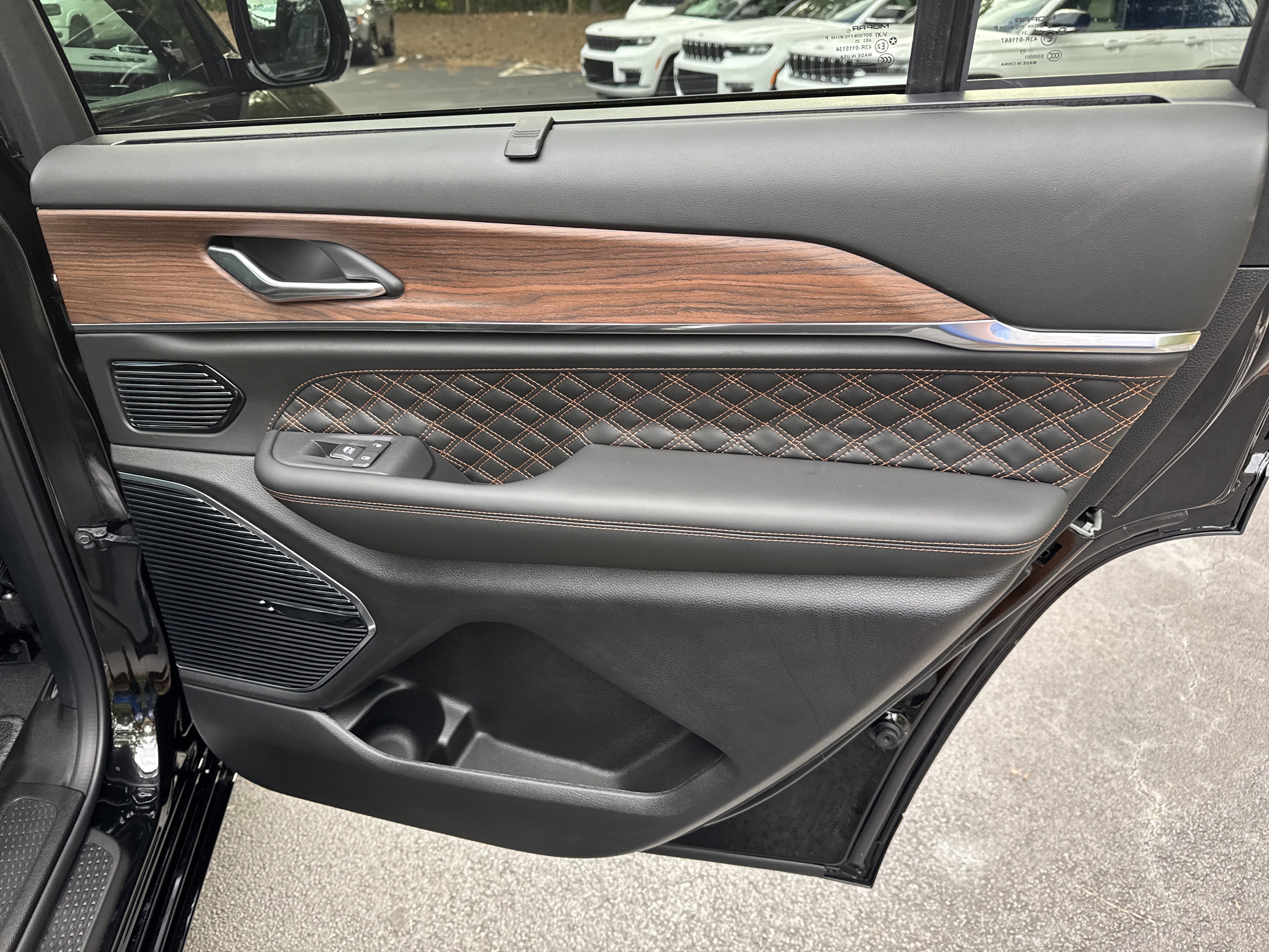 New 2025 Jeep Grand Cherokee L Summit w/ Obsidian Package image 22