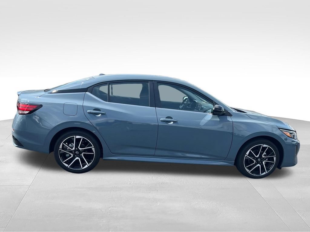 Used 2025 Nissan Sentra SR FWD image 6