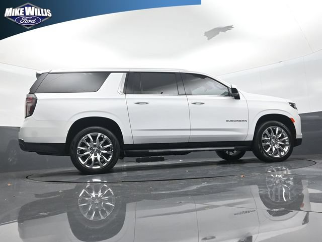 Used 2022 Chevrolet Suburban LT RWD image 24