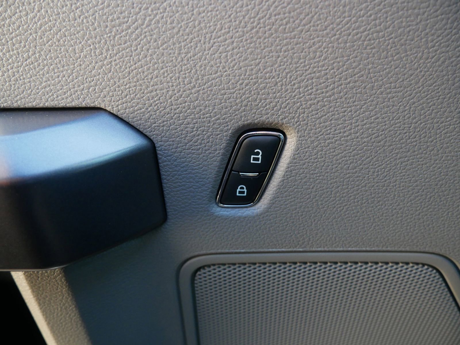 Used 2022 Ford F350 XLT w/ Black Appearance Package image 18