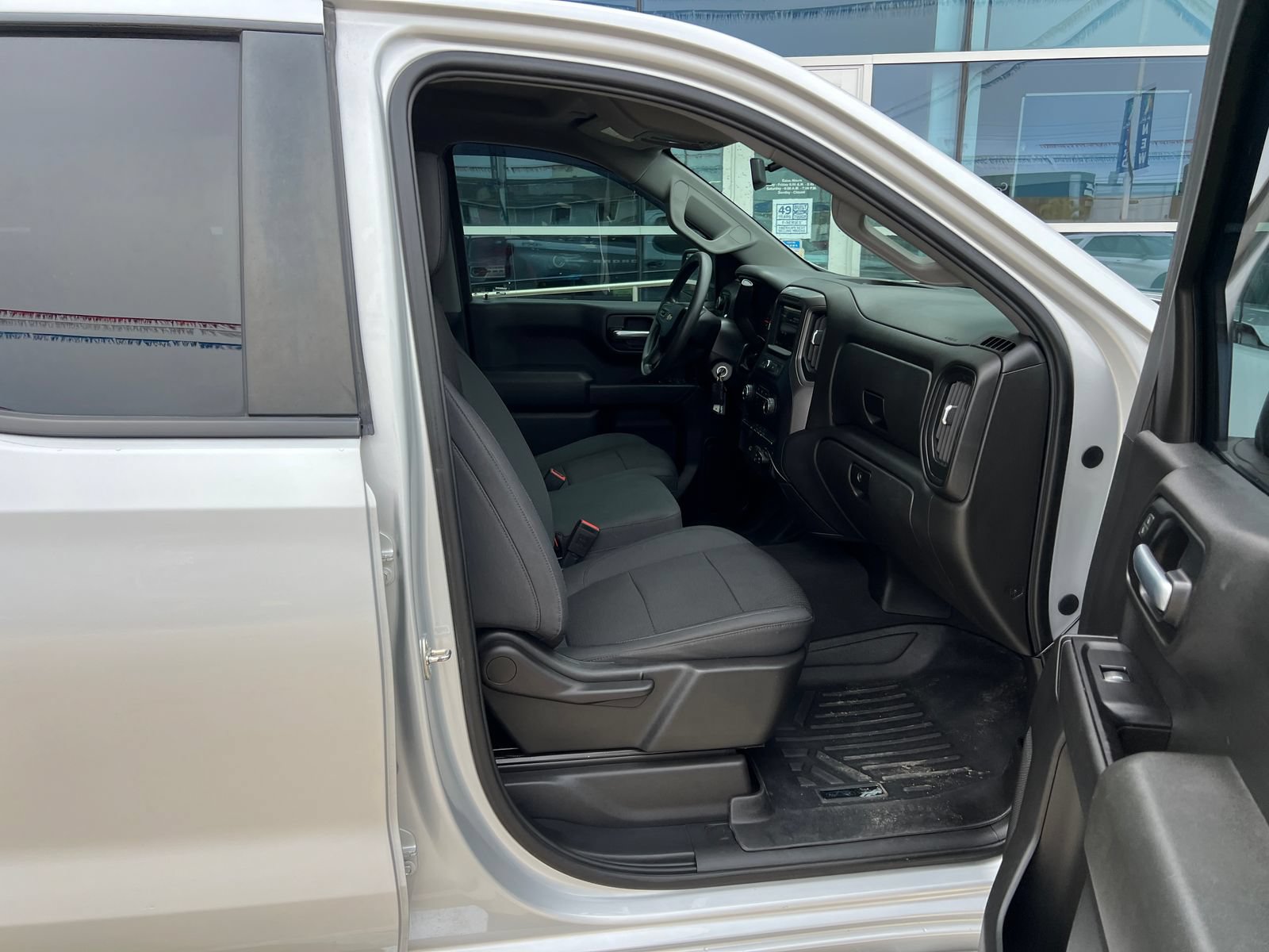 Used 2019 Chevrolet Silverado 1500 Custom w/ Custom Convenience Package AWD/4WD image 15