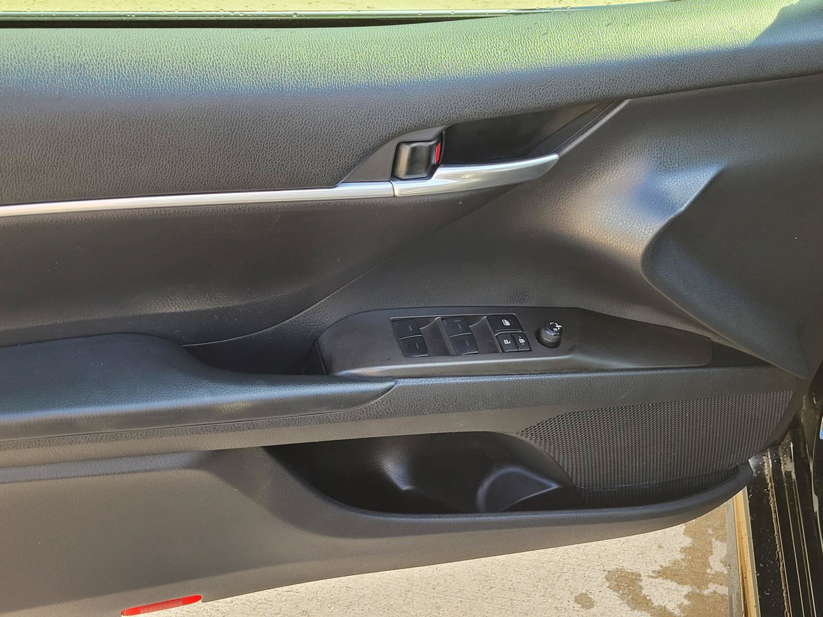 Used 2023 Toyota Camry SE FWD image 4