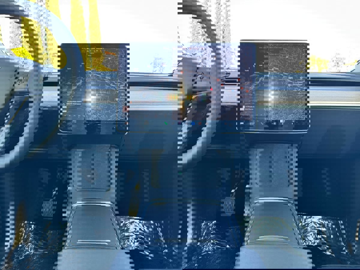 Used 2021 Tesla Model Y Long Range image 15