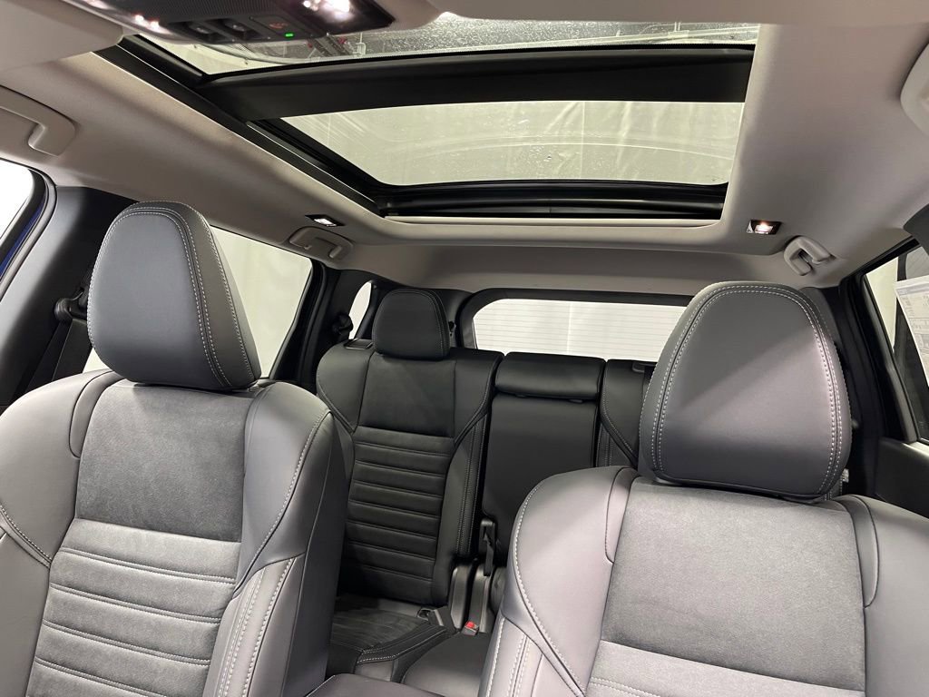 New 2025 Mitsubishi Outlander SE image 9