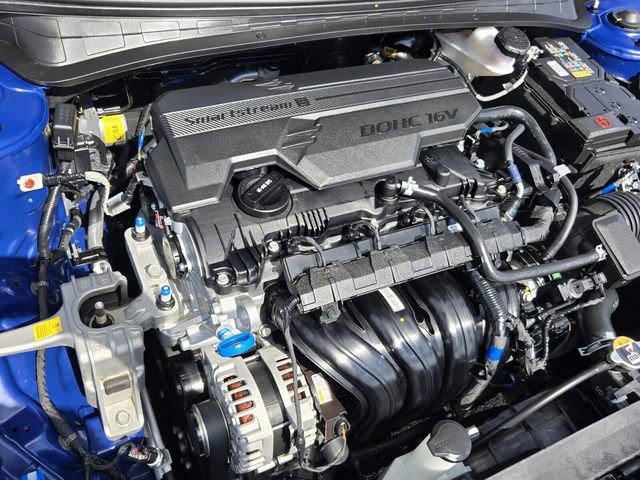 Used 2025 Hyundai Elantra SE w/ Cargo Package FWD image 16