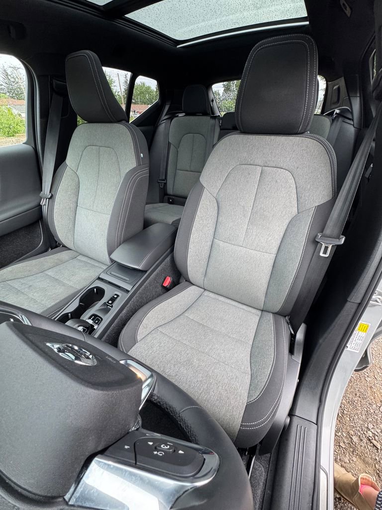 Used 2024 Volvo XC40 B5 Core AWD/4WD image 38
