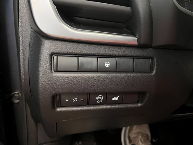 Used 2025 Nissan Rogue SV AWD/4WD image 19