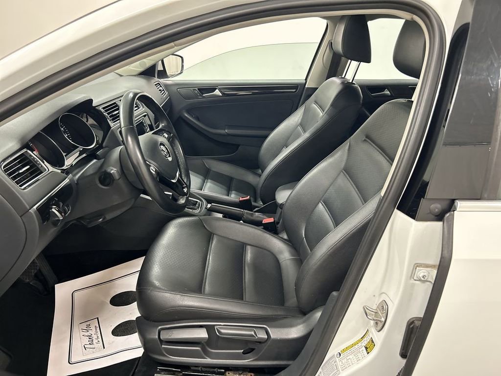 Used 2016 Volkswagen Jetta SEL w/ Lighting Package FWD image 9