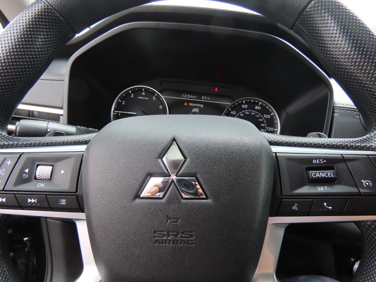 Used 2024 Mitsubishi Outlander ES image 27