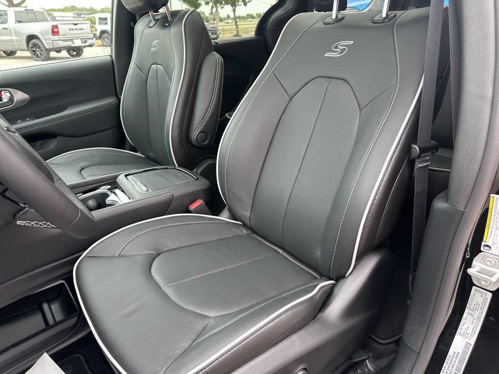 New 2026 Chrysler Pacifica Limited w/ S Appearance Package FWD image 63